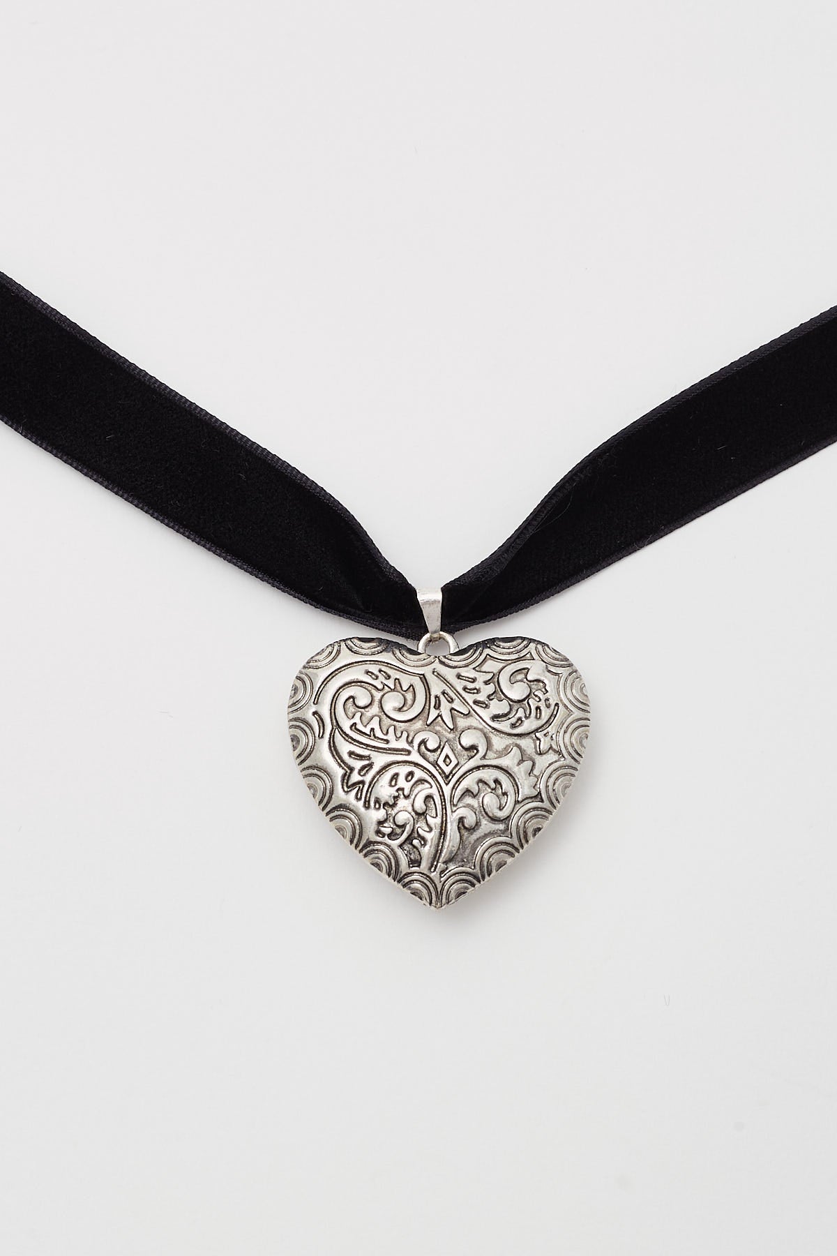 Perfect Stranger Silver Heart Velvet Necklace Silver