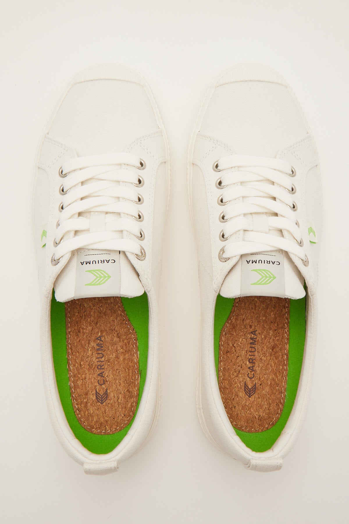 Cariuma Oca Low Canvas Sneaker Off-White