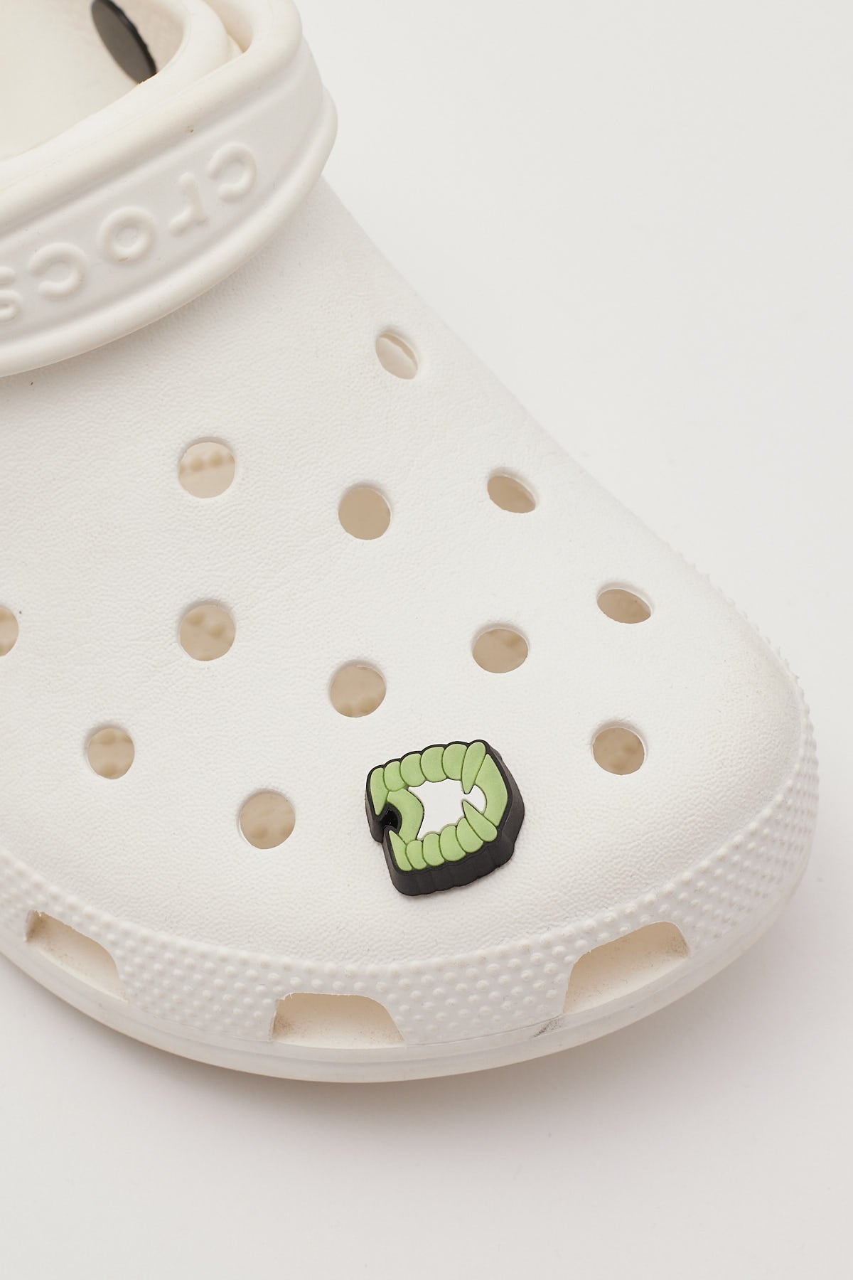 Crocs GITD Vampire Fangs Jibbitz Universal Store