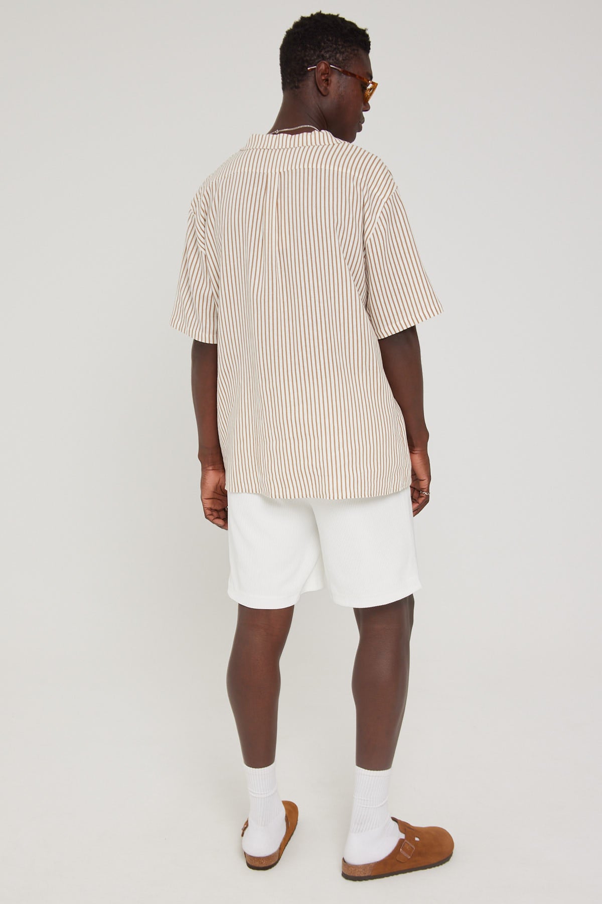 Common Need Relaxed Pleated Short White
