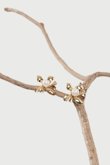 Perfect Stranger Pearl Flower Stud Earring 18K Gold Plated