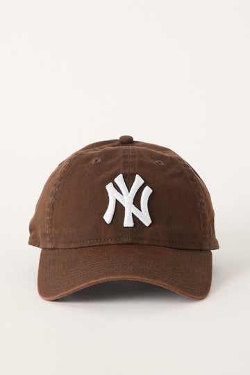 New Era 9Twenty New York Yankees Cap Snow Washed Walnut/White