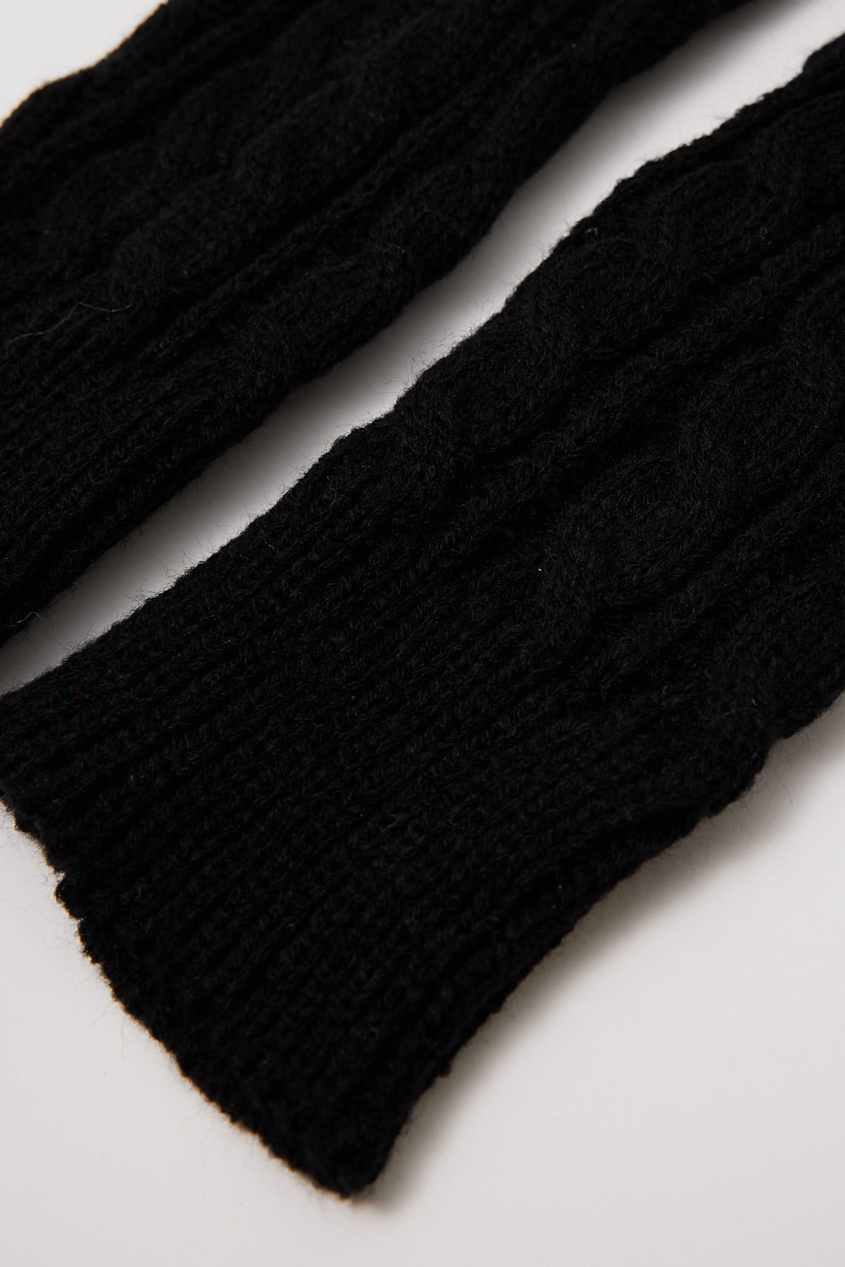 Token Knit Arm Warmers Black