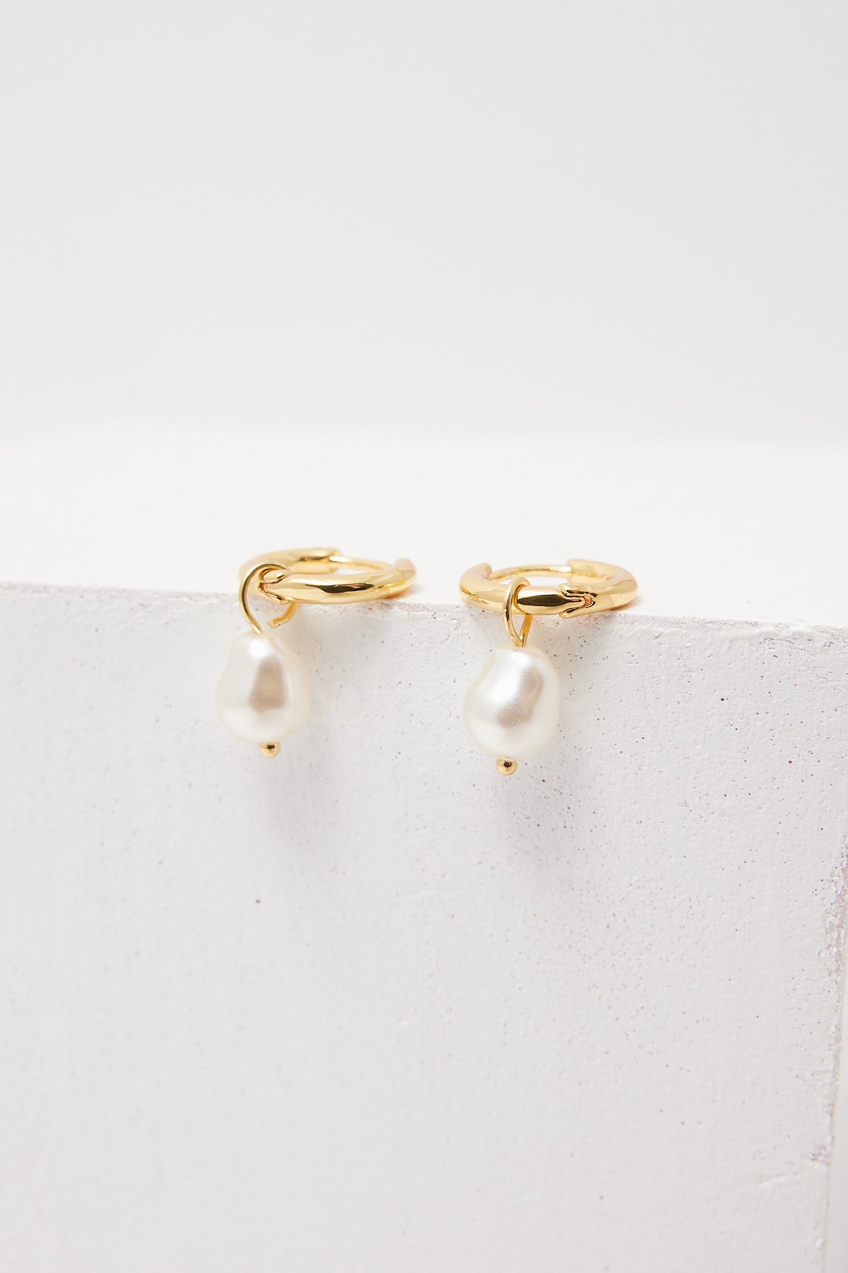 Perfect Stranger Pearl 6 Piece Plated Stud Pack 18K Gold Plated