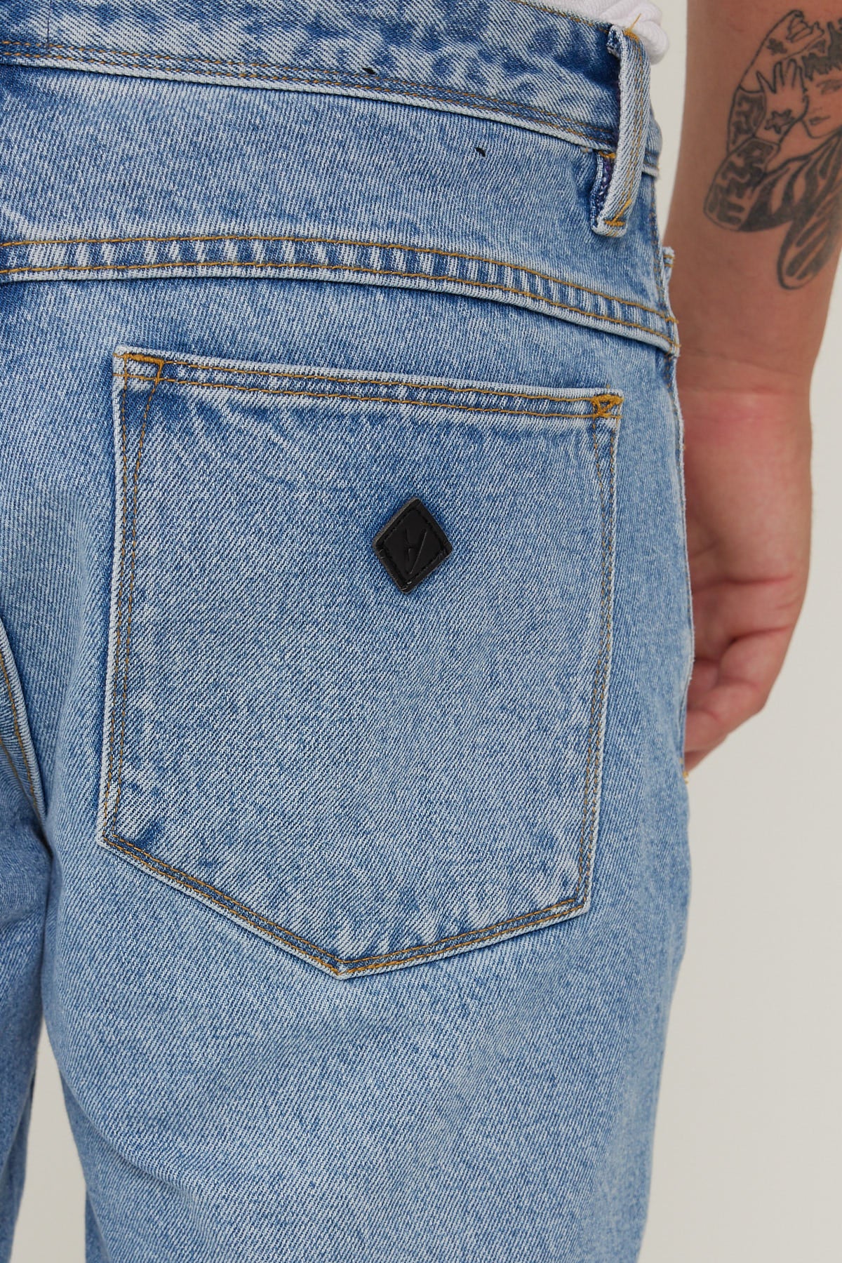 Abrand A Cropped Slim Short Jumbo OG – Universal Store