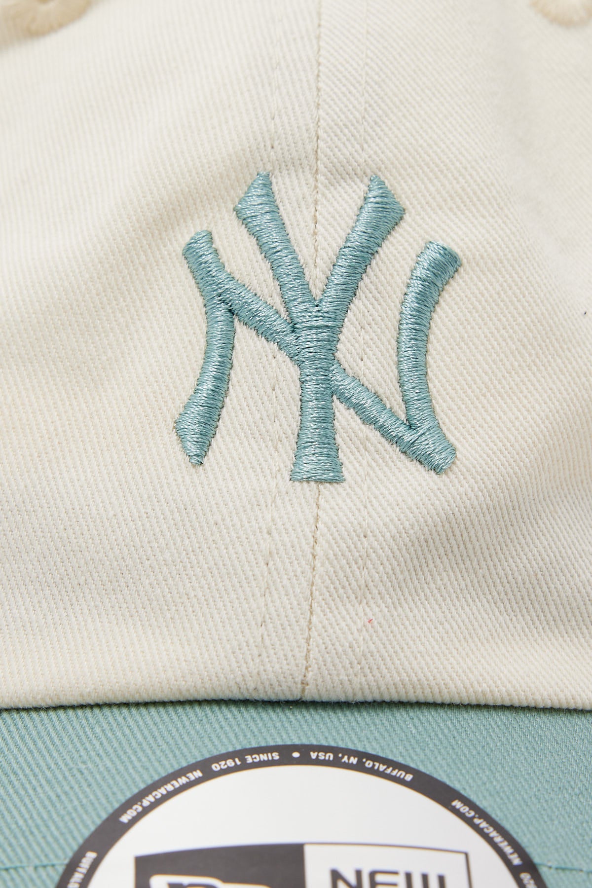 New Era Casual Classic NY Yankees Chrome White/ Beach Kiss Blue