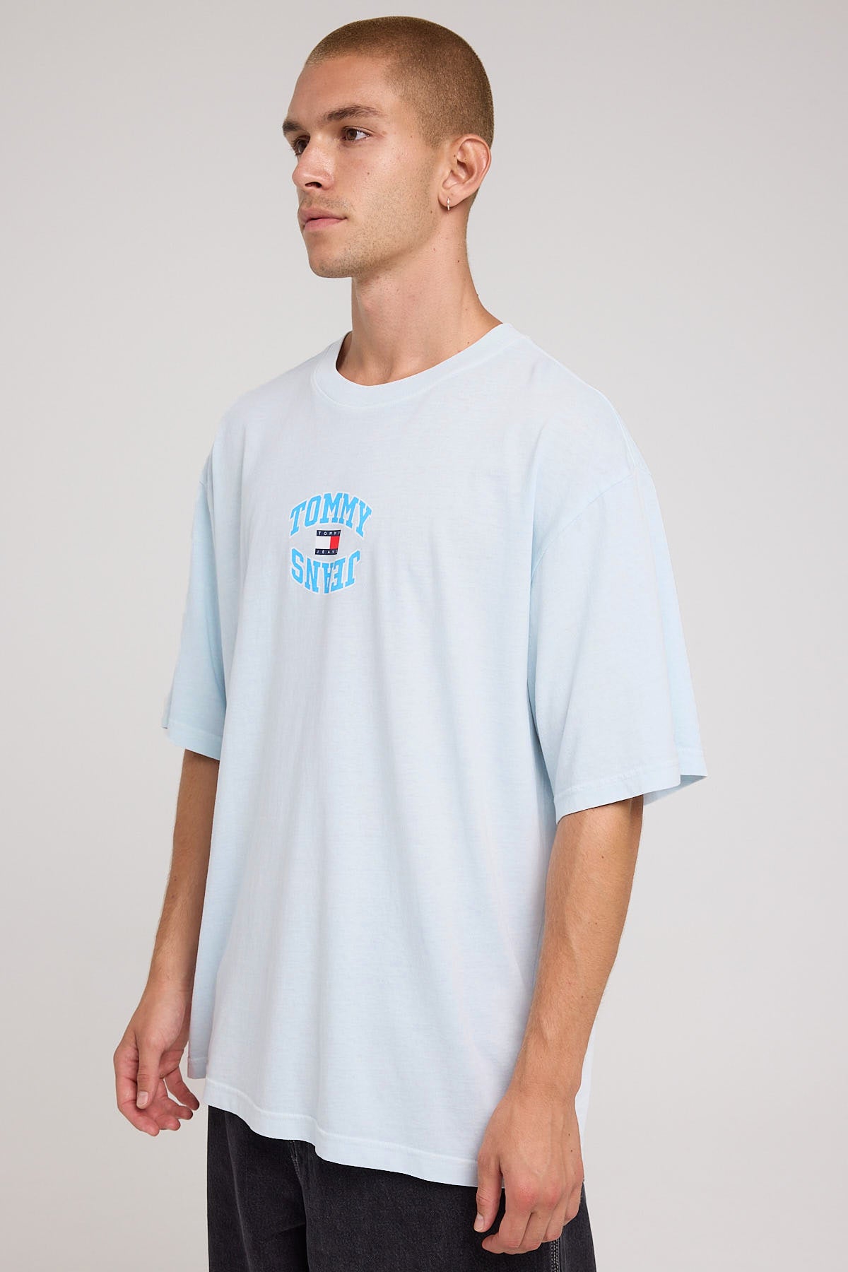 Tommy Jeans TJM Skate Arched Logo Tee Shimmering Blue – Universal Store