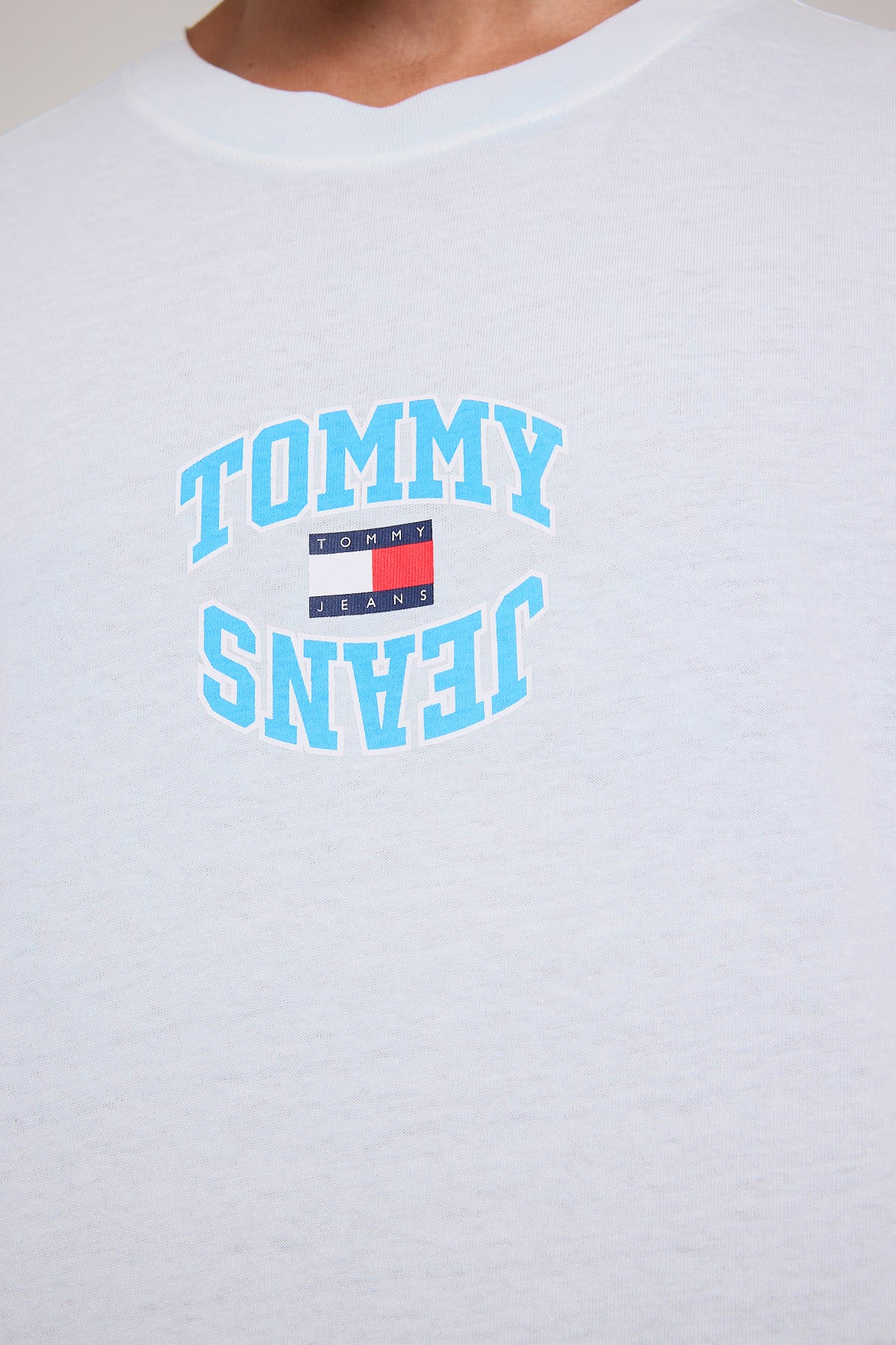 Tommy Jeans TJM Skate Arched Logo Tee Shimmering Blue – Universal Store