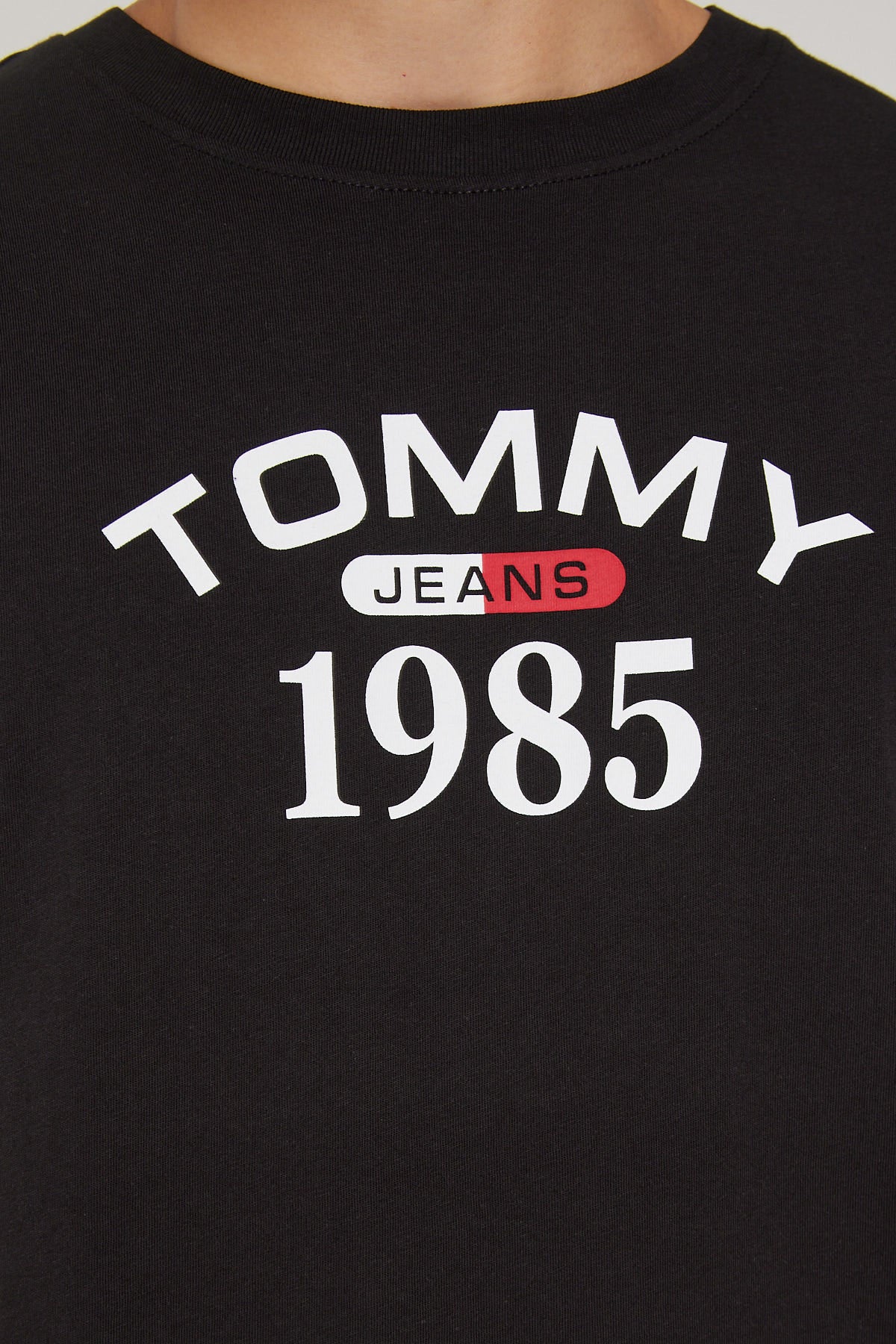 Tommy Jeans TJM CLSC Athletic Flag Tee White – Universal Store | Rundhalsshirts