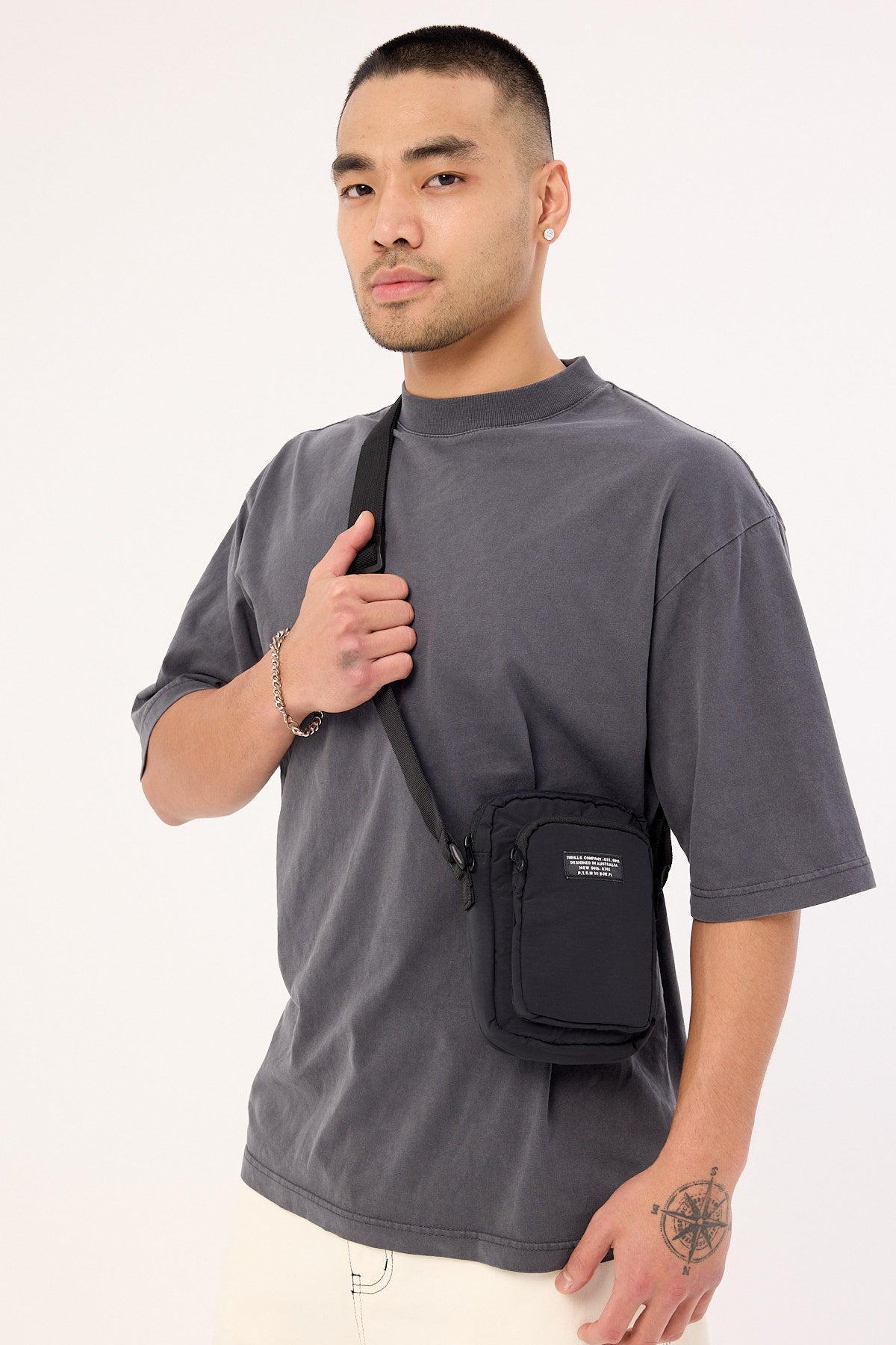 Thrills Century Shoulder Pouch Black