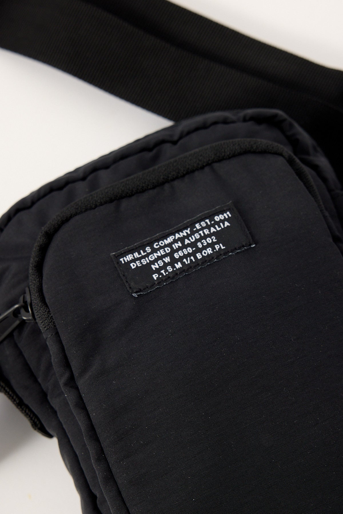 Thrills Century Shoulder Pouch Black