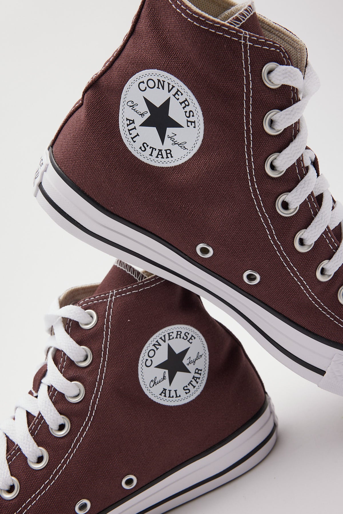 16 Elevated Converse Outfits That Look So Darn Good