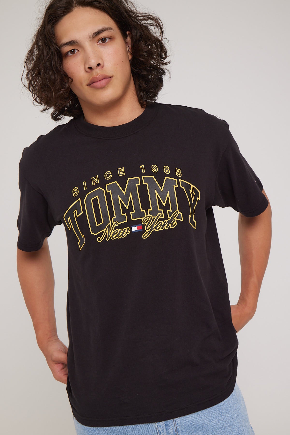 Gold Black Tommy TJM Tee – Signature Universal Back Store Classic Jeans