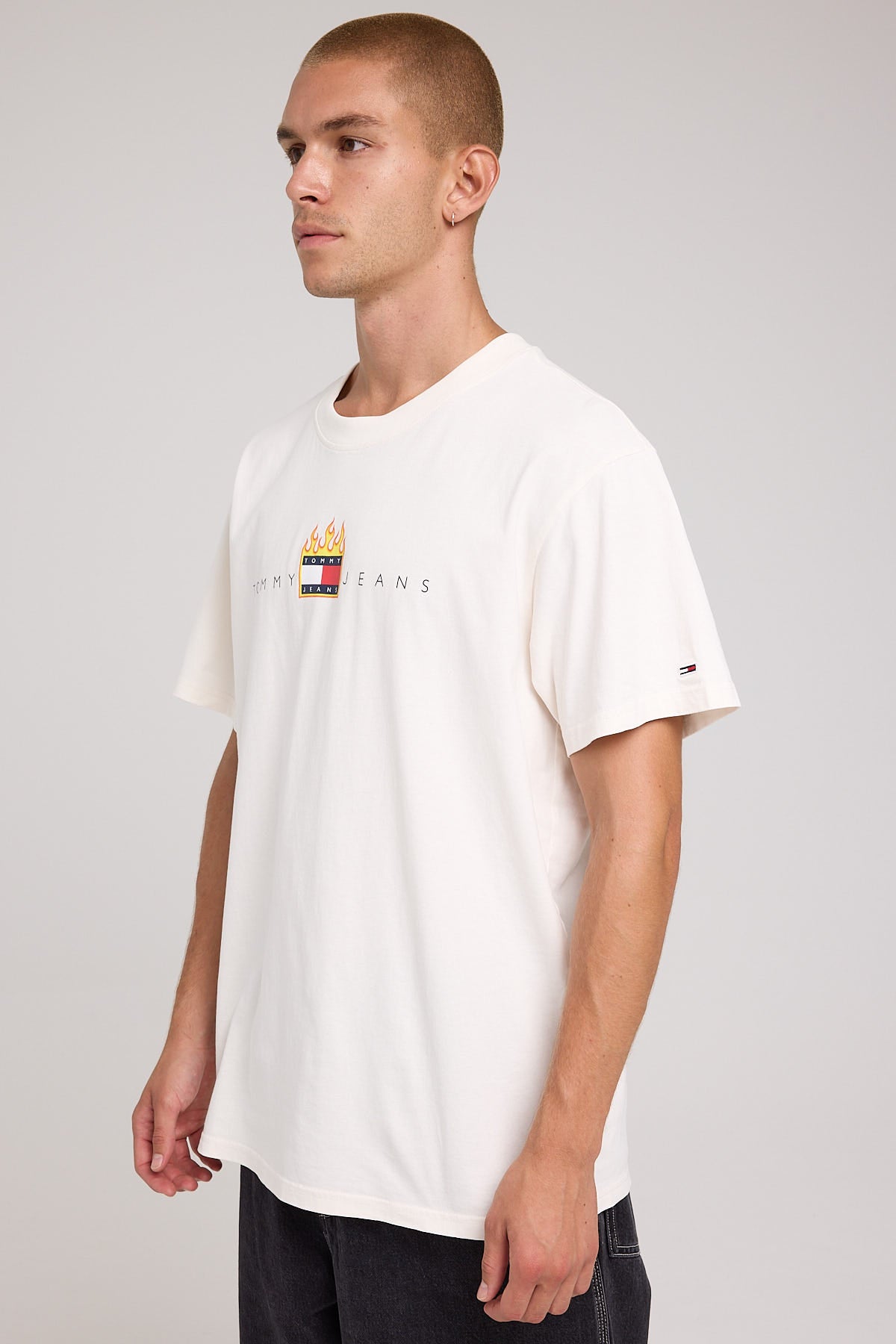 Tommy Jeans TJM Relaxed Linear Fire Flag Tee Ancient White