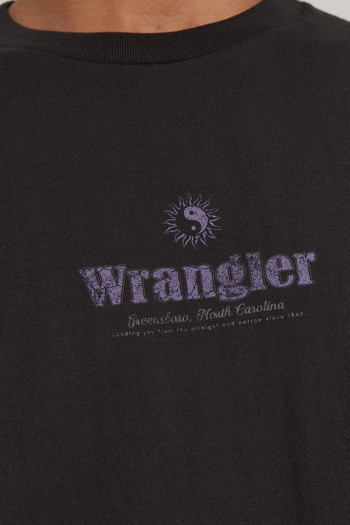 Wrangler Down South Slacker Tee Worn Black – Universal Store