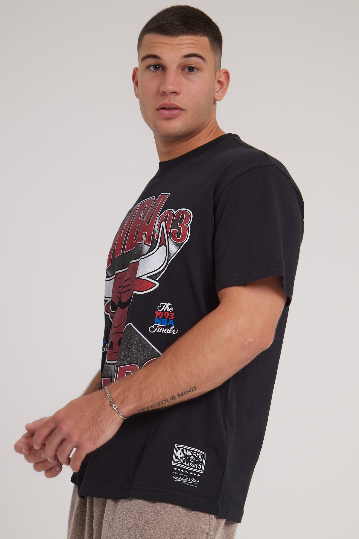 Mitchell & Ness Bulls Bust Out Tee Faded Black