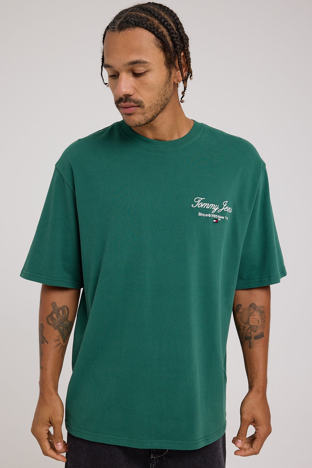 Tommy Jeans Oversized TJ Serif Luxe Tee Court Green – Universal Store