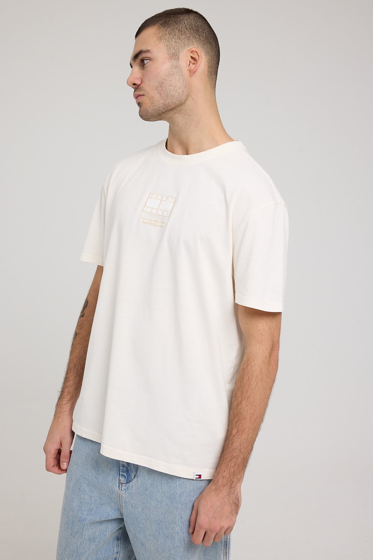 Tommy Jeans Regular Tonal Flag Tee Ancient White