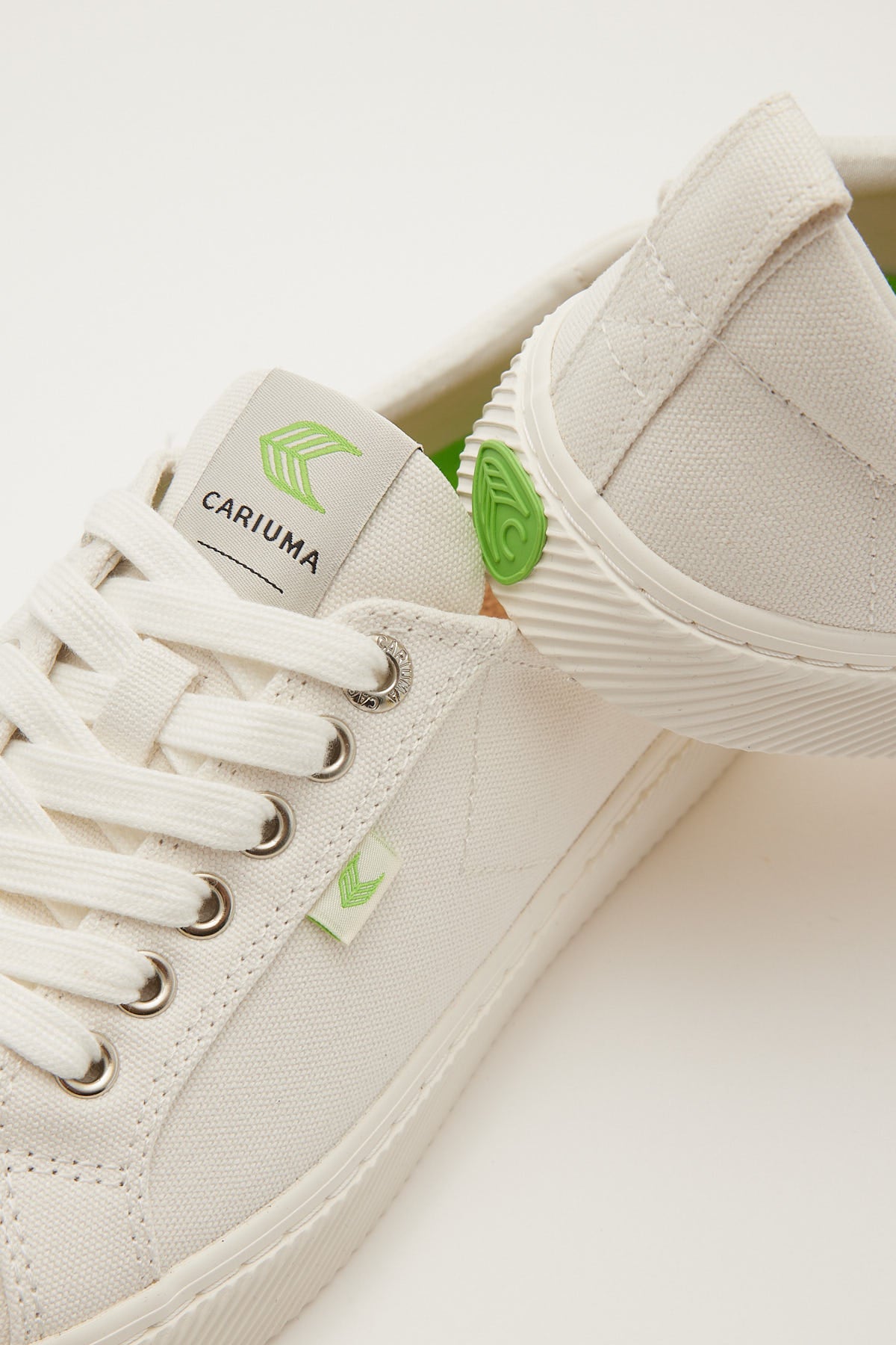 Cariuma Oca Low Canvas Sneaker Off-White