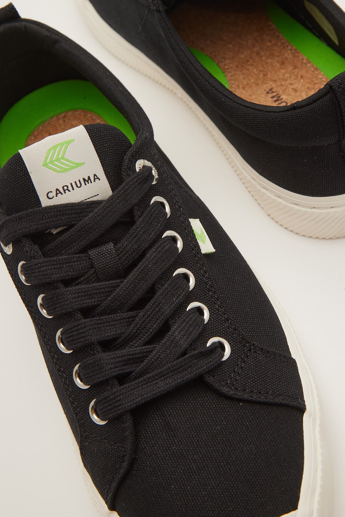 Cariuma Oca Low Canvas Sneaker Black