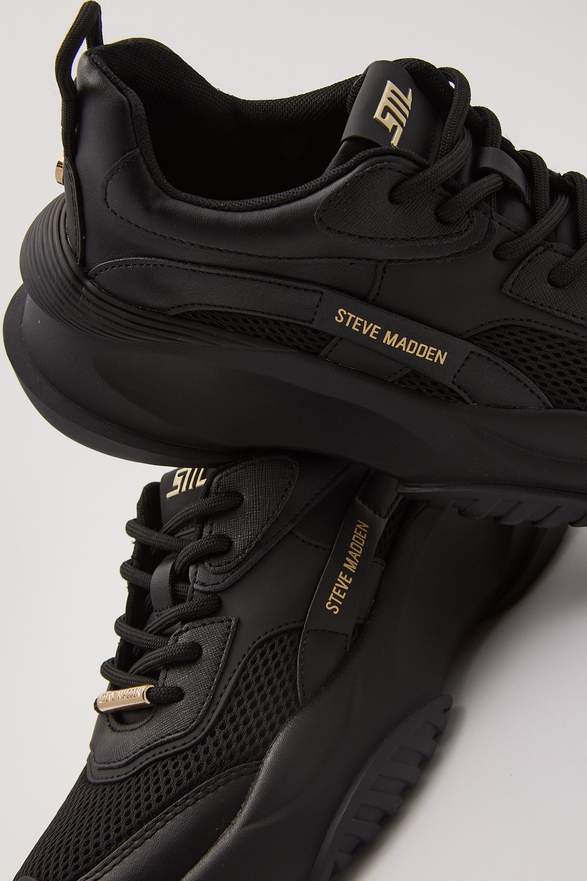 Steve Madden Belissimo Sneaker Black Gold