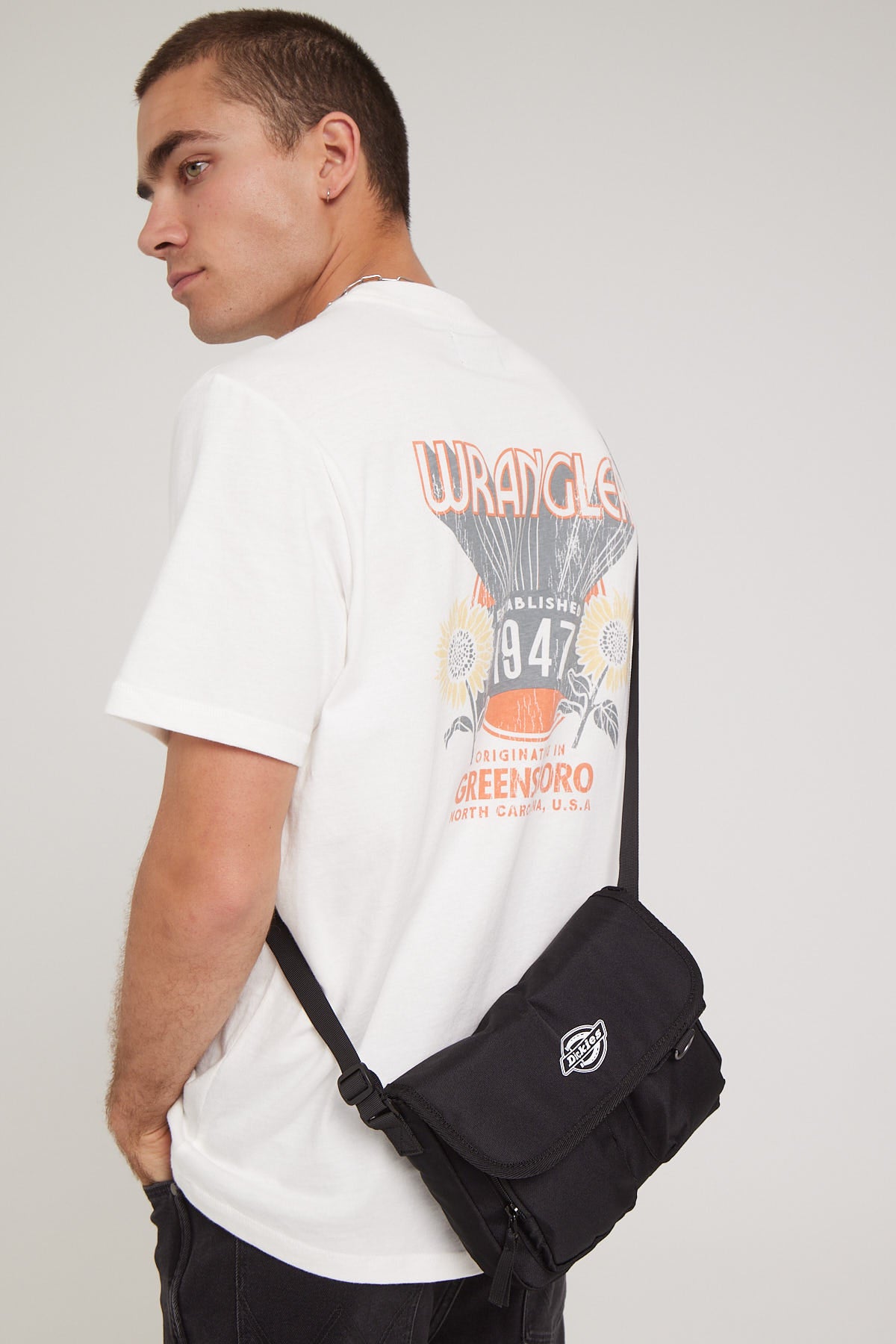Dickies Small Messenger Bag Black – Universal Store