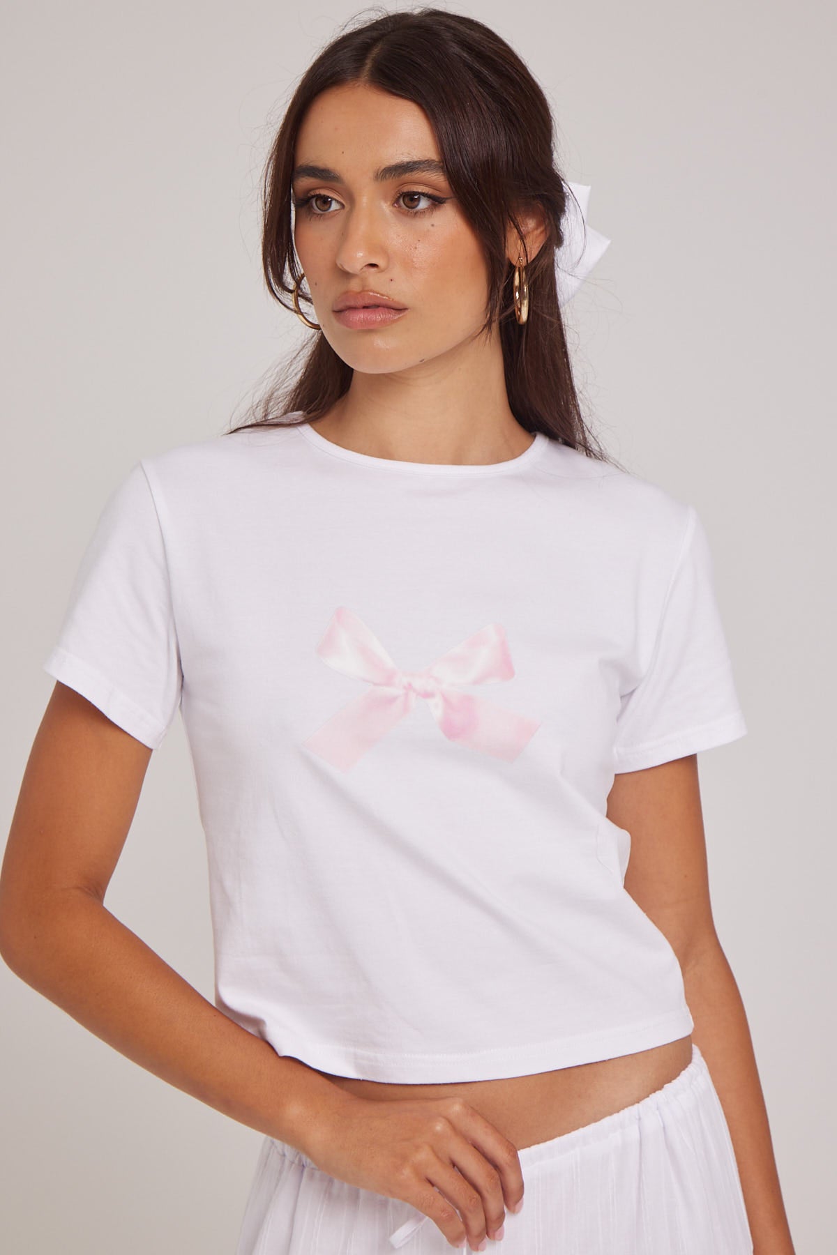 Lioness Bow Tee White – Universal Store