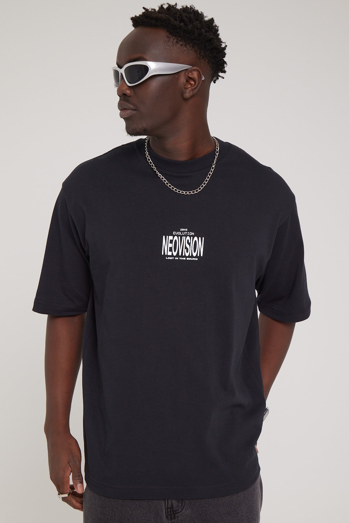 Men's T-Shirts  Graphic, Basic & Oversized Tees – Universal Store