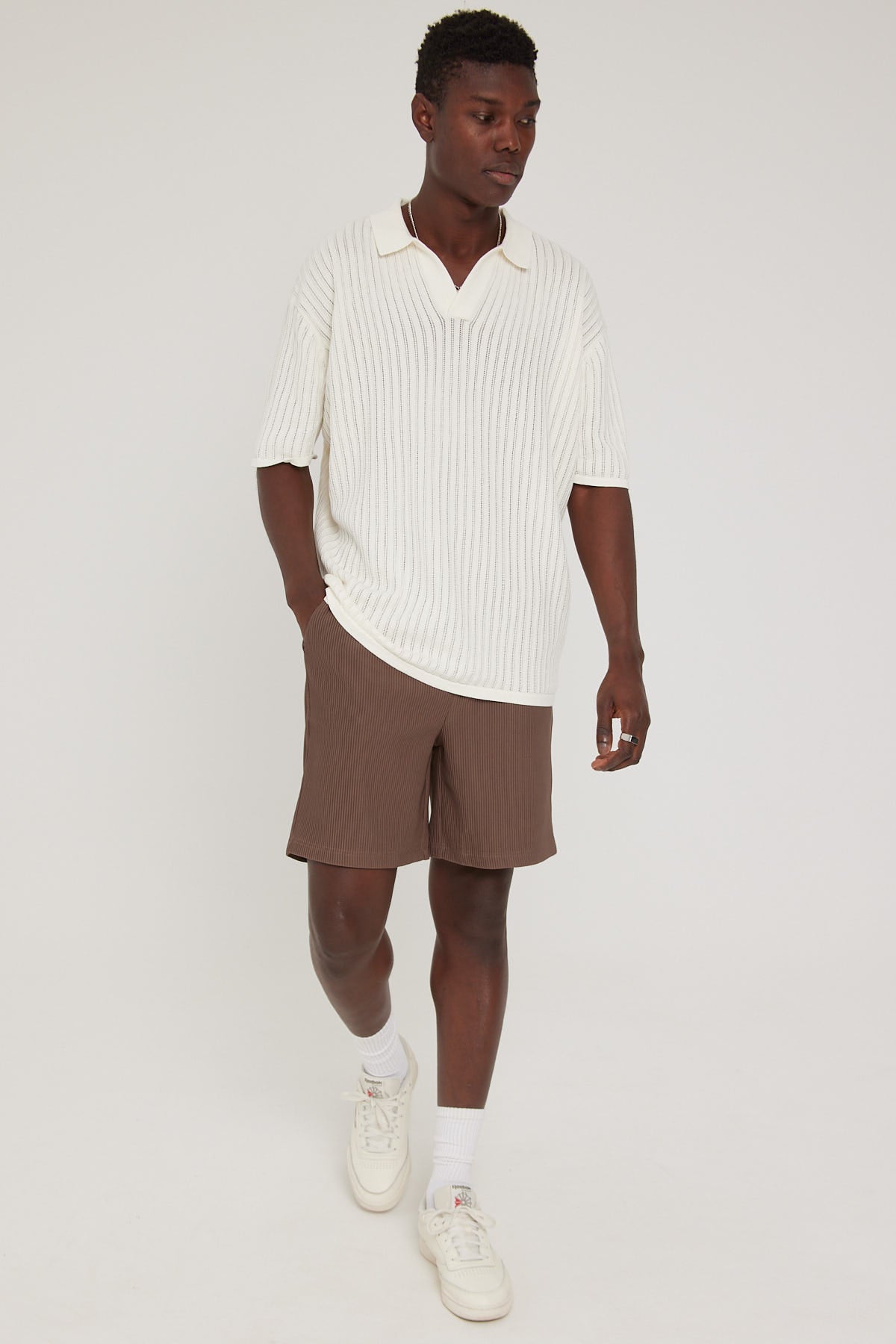Common Need Relaxed Pleated Short Brown