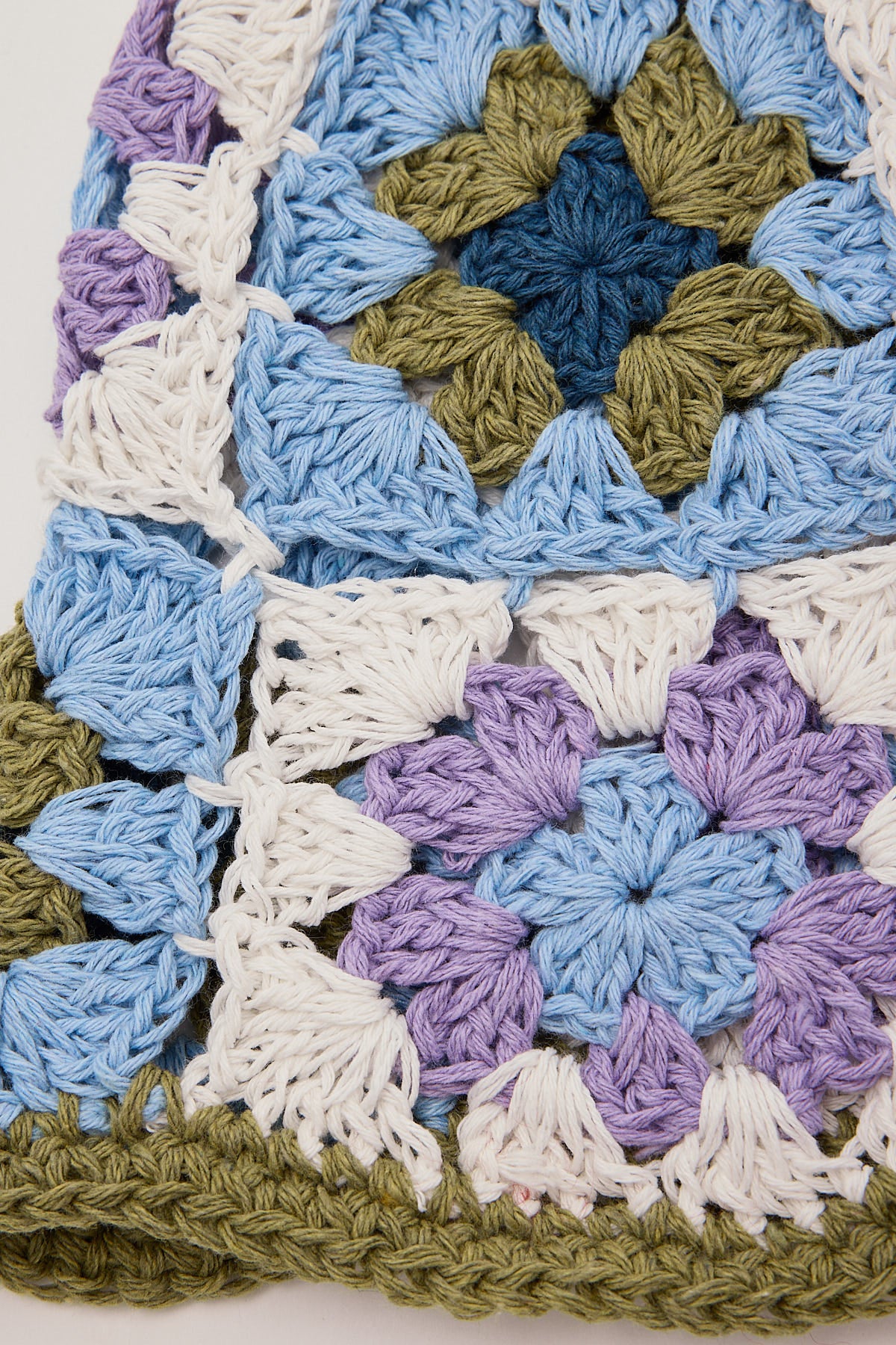 Common Need Floral Crochet Bucket Hat Off White/Blue/Khaki