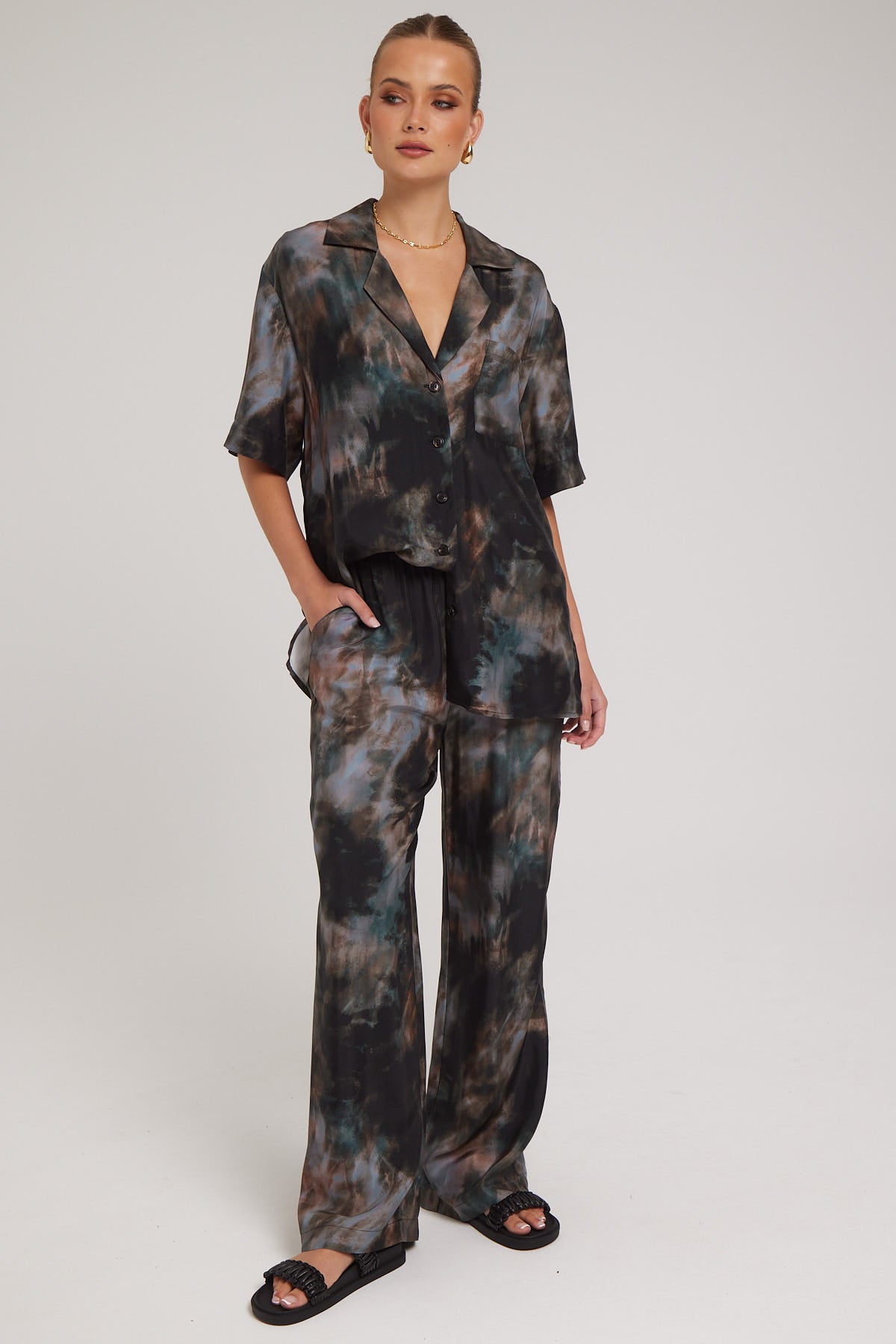 Perfect Stranger Lupa Mid Rise Pleated Pant Black