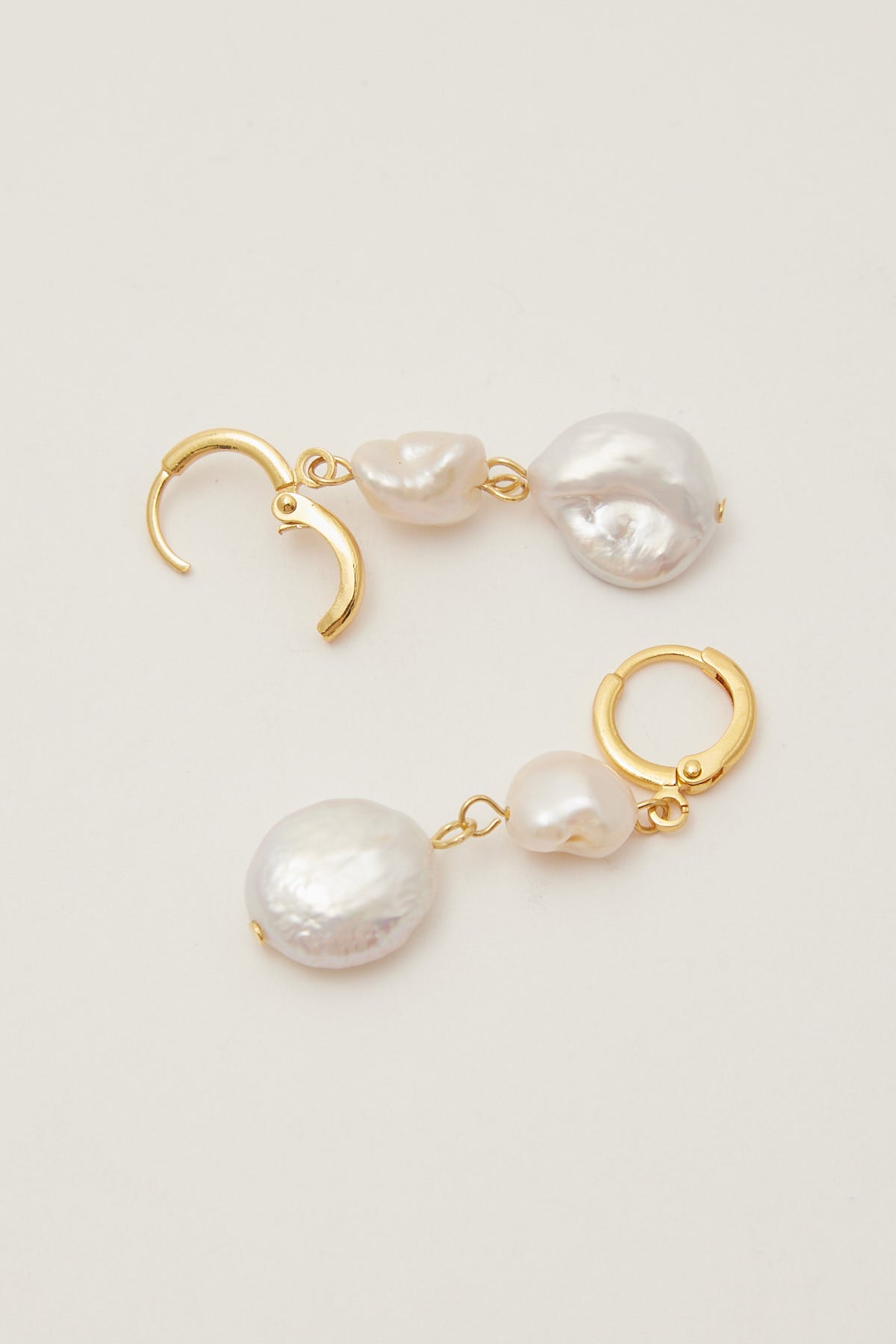 Perfect Stranger Eloise Pearl Drop Earrings Gold