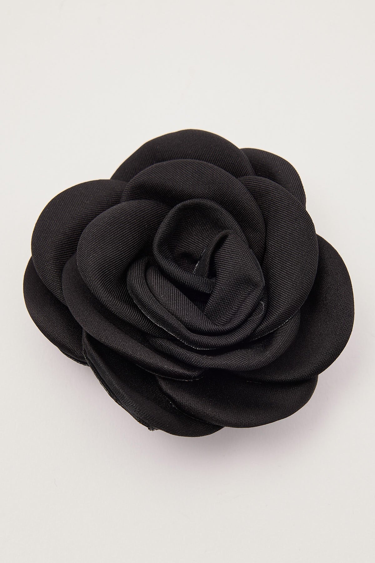 Token Satin Rose Multi Use Clip Black