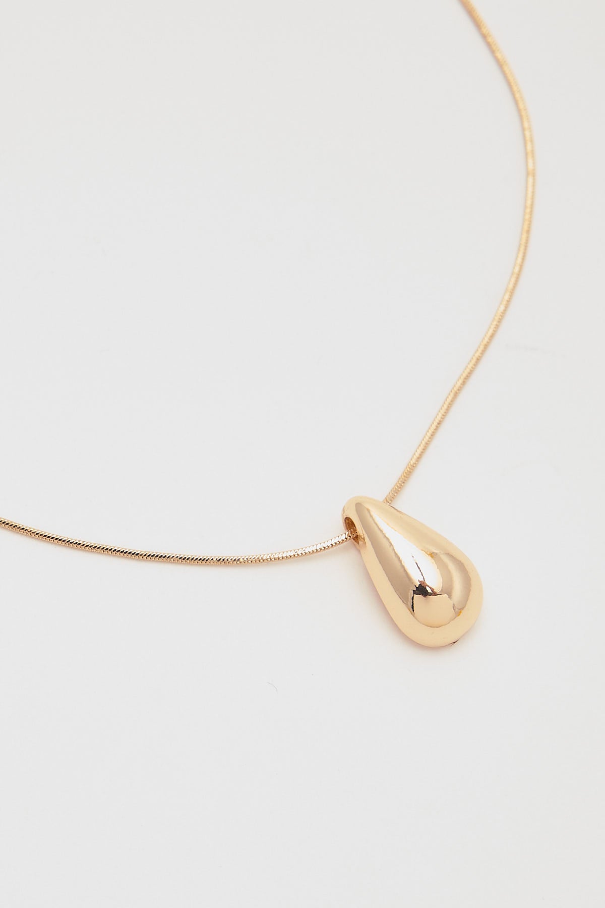 Perfect Stranger Elson Teardrop Necklace Gold