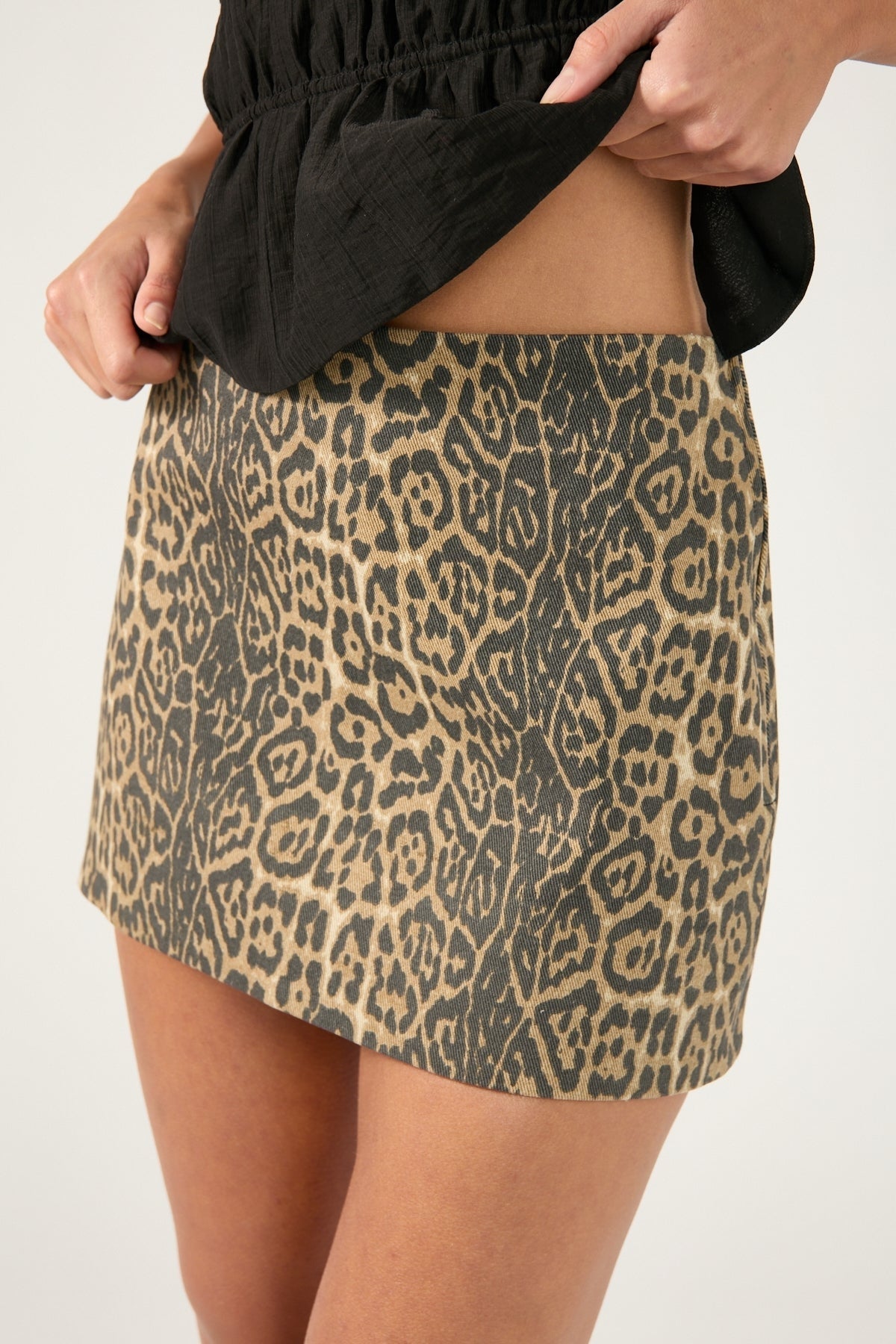 Perfect Stranger Amur Mid Rise Leopard Mini Skirt Leopard