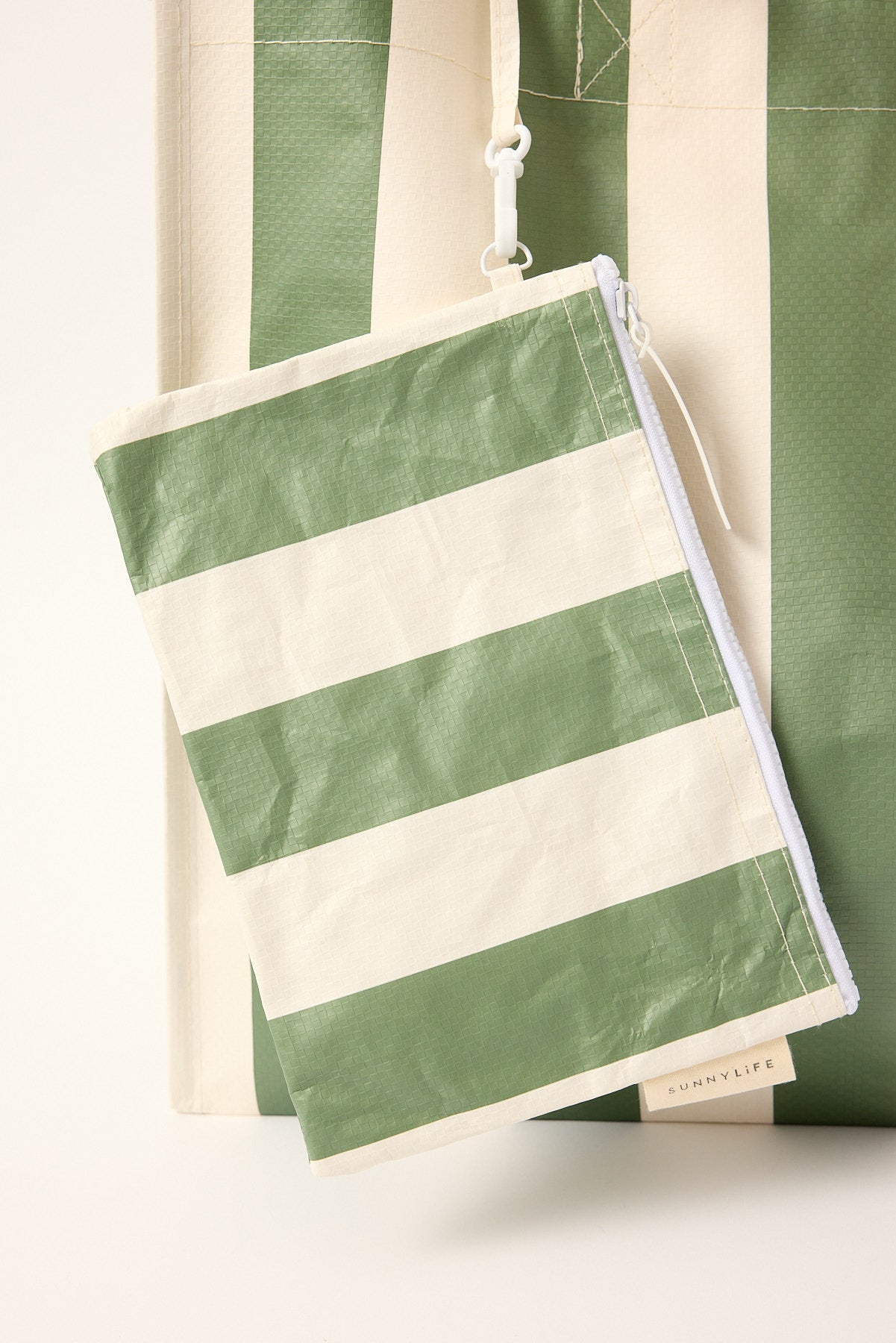 Sunnylife Carryall Beach Bag The Vacay Olive Stripe