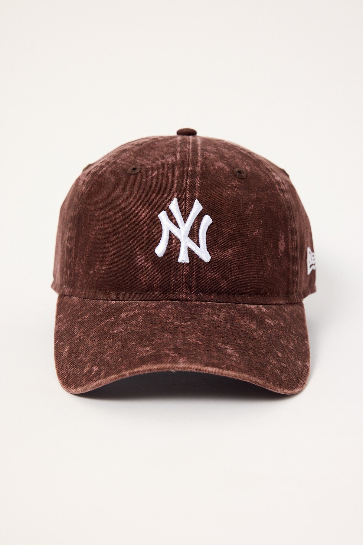 New Era Snow Wash 9Twenty New York Yankees Cap Burnt Wood