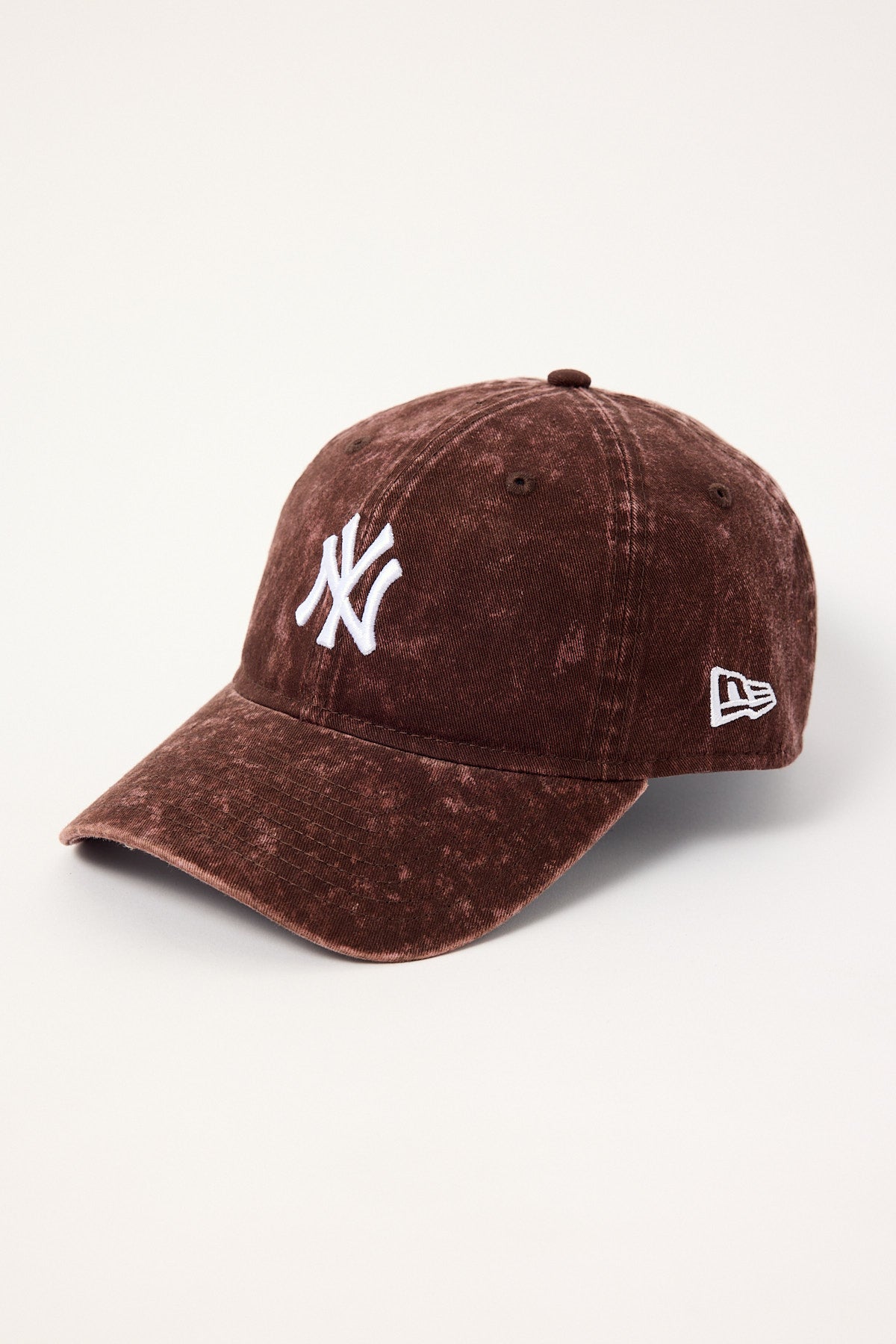 New Era Snow Wash 9Twenty New York Yankees Cap Burnt Wood