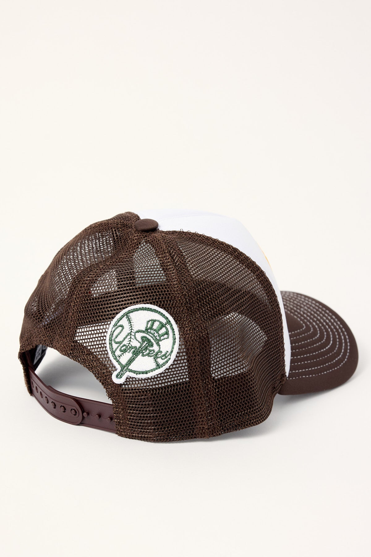 New Era 9Forty A-Frame Puffy New York Yankees Trucker Hat Optic White/Burnt Wood UV