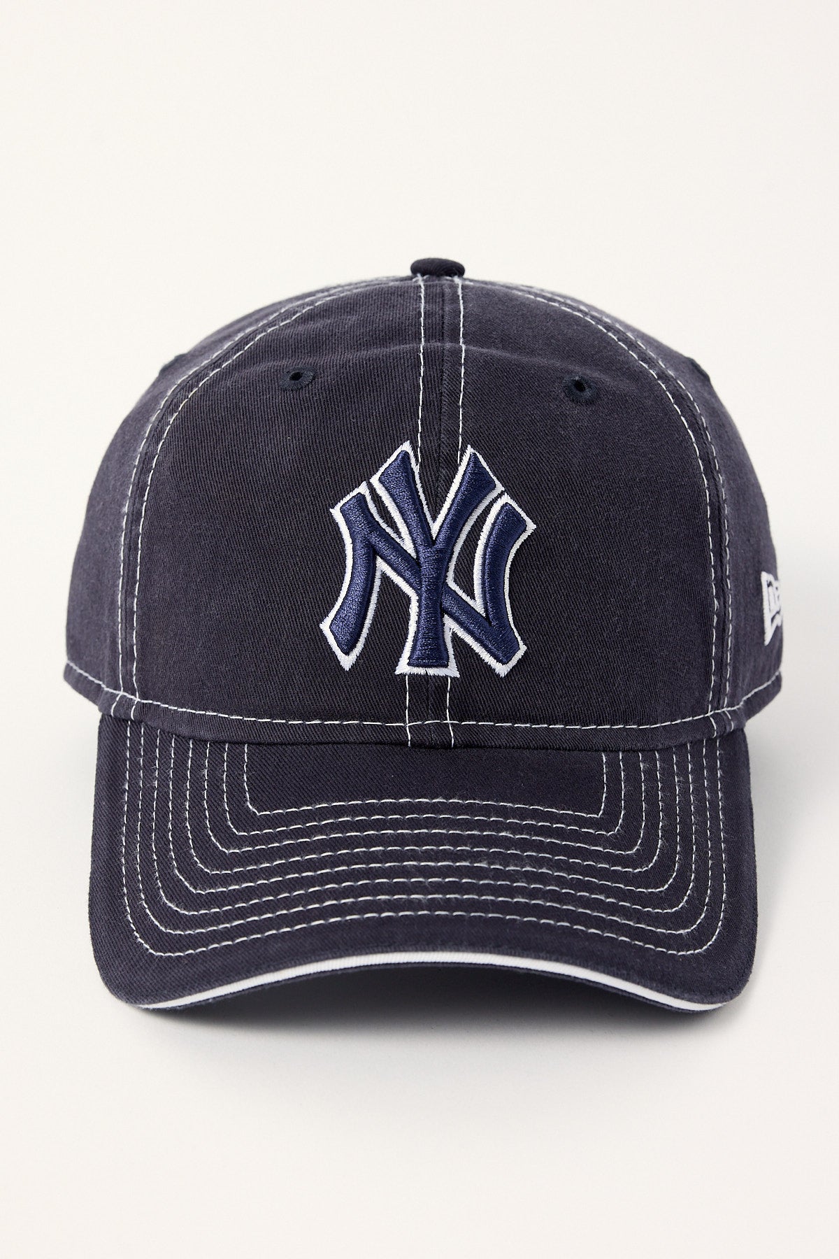 New Era Contrast Team 9Twenty New York Yankees Cap Official Team Colours