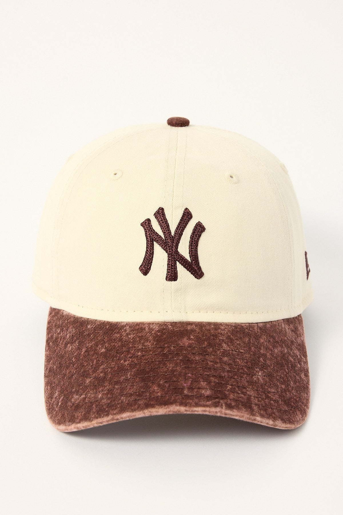 New Era 2-Tone Snow Wash 9Twenty New York Yankees Burnt Wood/Burnt Wood Embroidery