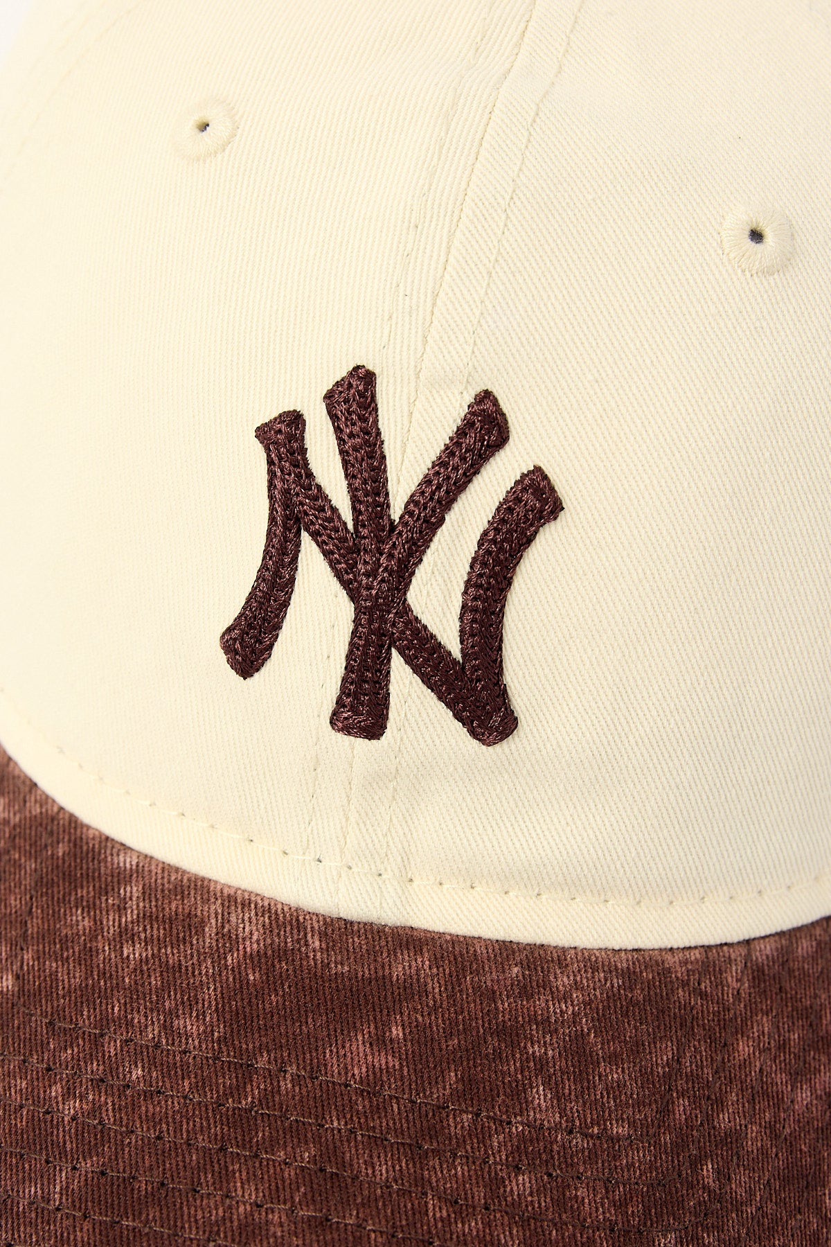New Era 2-Tone Snow Wash 9Twenty New York Yankees Burnt Wood/Burnt Wood Embroidery