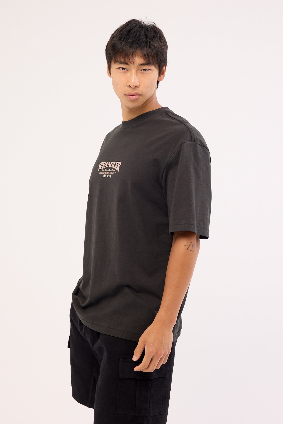Wrangler Recharge Slacker Tee Worn Black