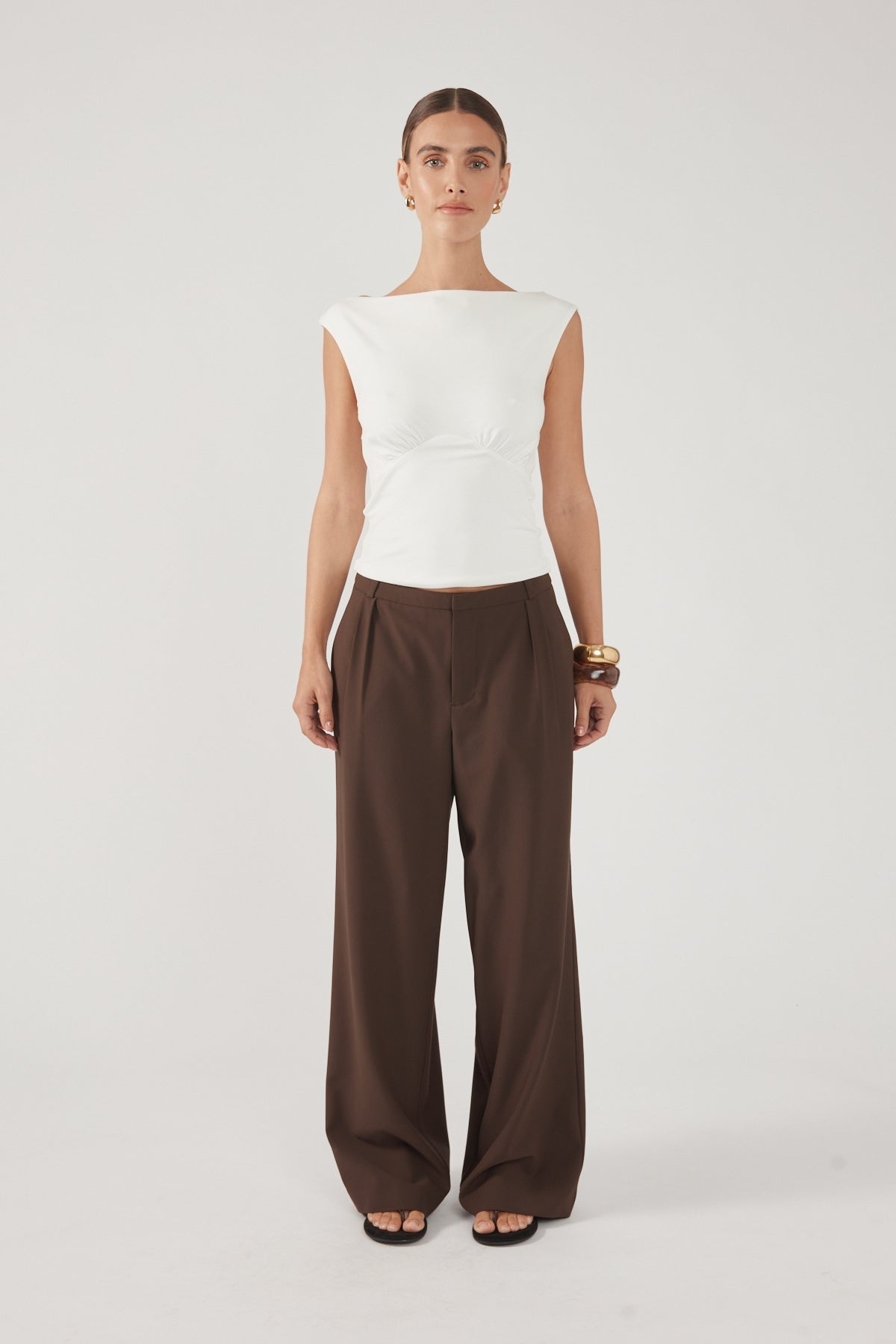Perfect Stranger Rae Low Rise Pleated Pant Brown
