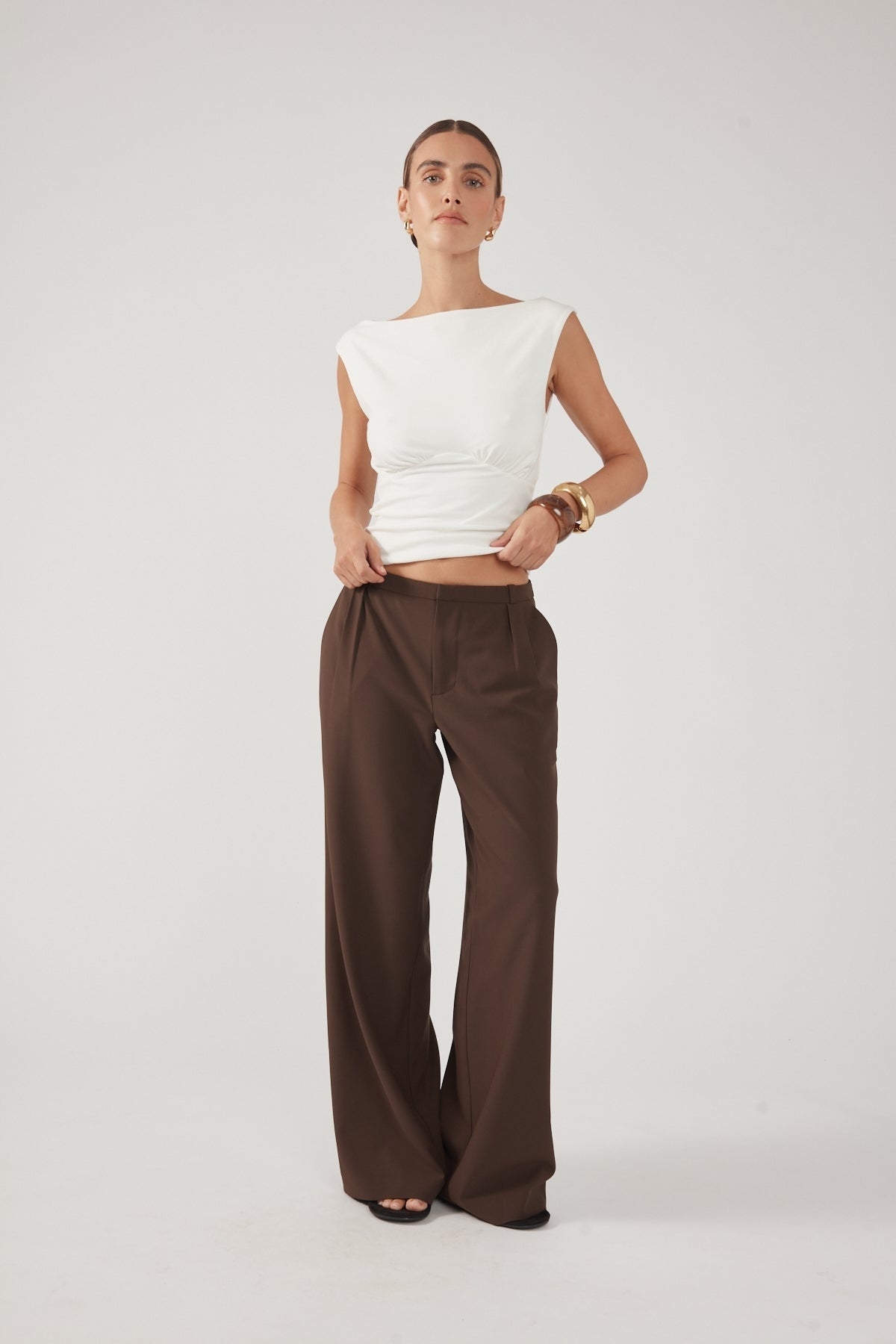 Perfect Stranger Rae Low Rise Pleated Pant Brown