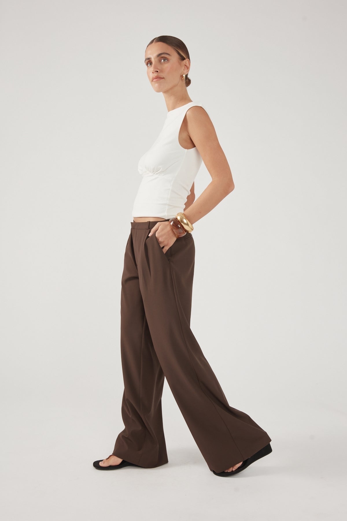Perfect Stranger Rae Low Rise Pleated Pant Brown