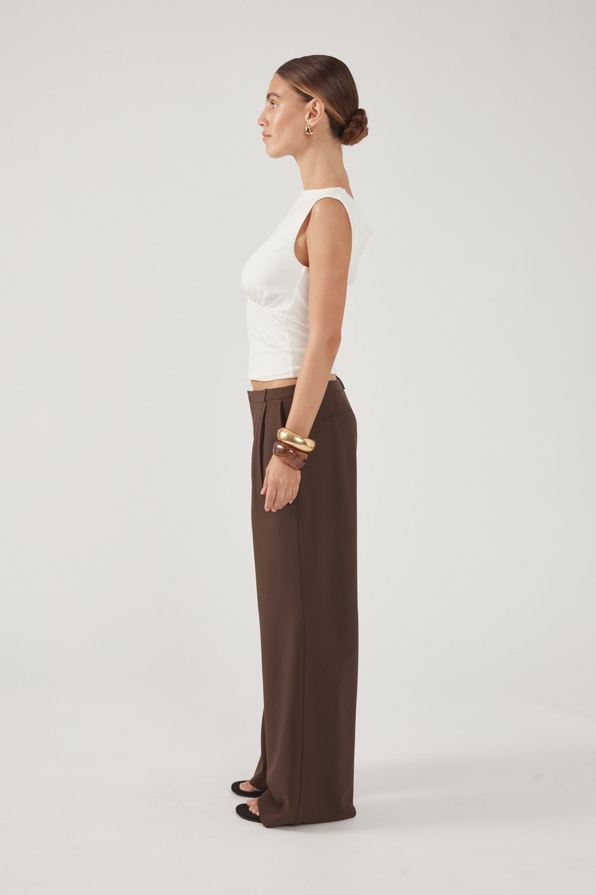 Perfect Stranger Rae Low Rise Pleated Pant Brown