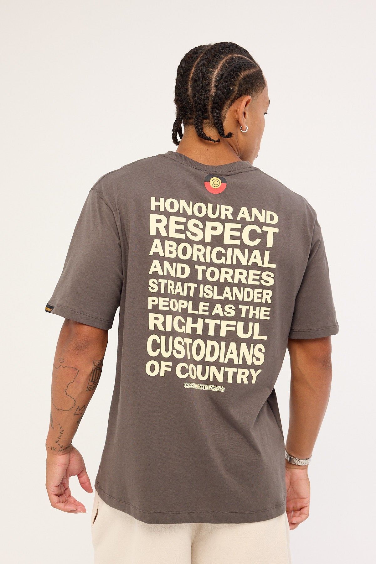 Clothing The Gaps Block Honoour Country Tee Charcoal