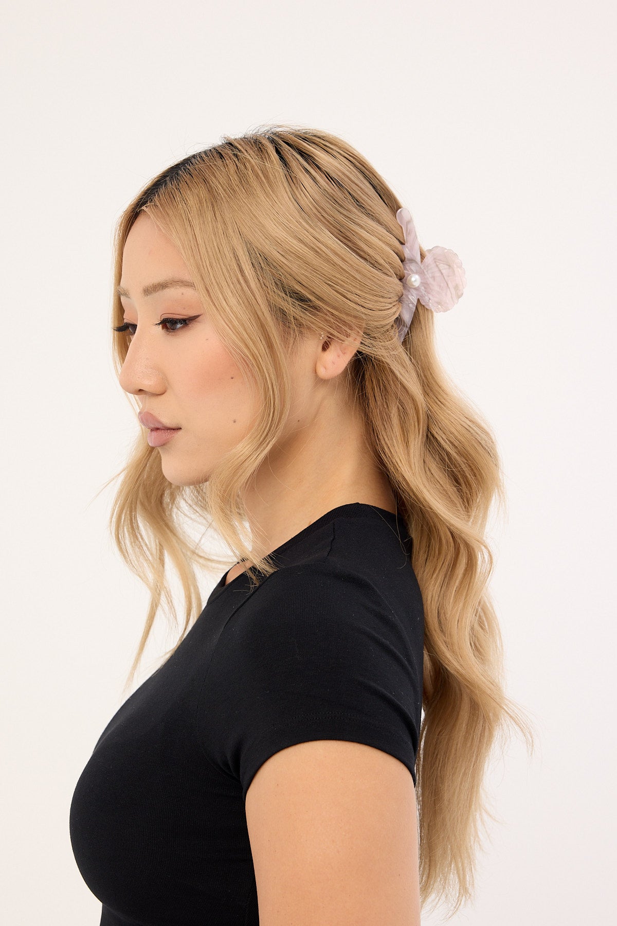Token Shell Pearl Hair Claw Clip Pink