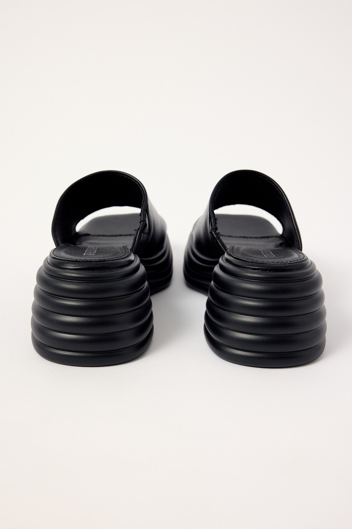 Therapy Flaunt Wedge Black